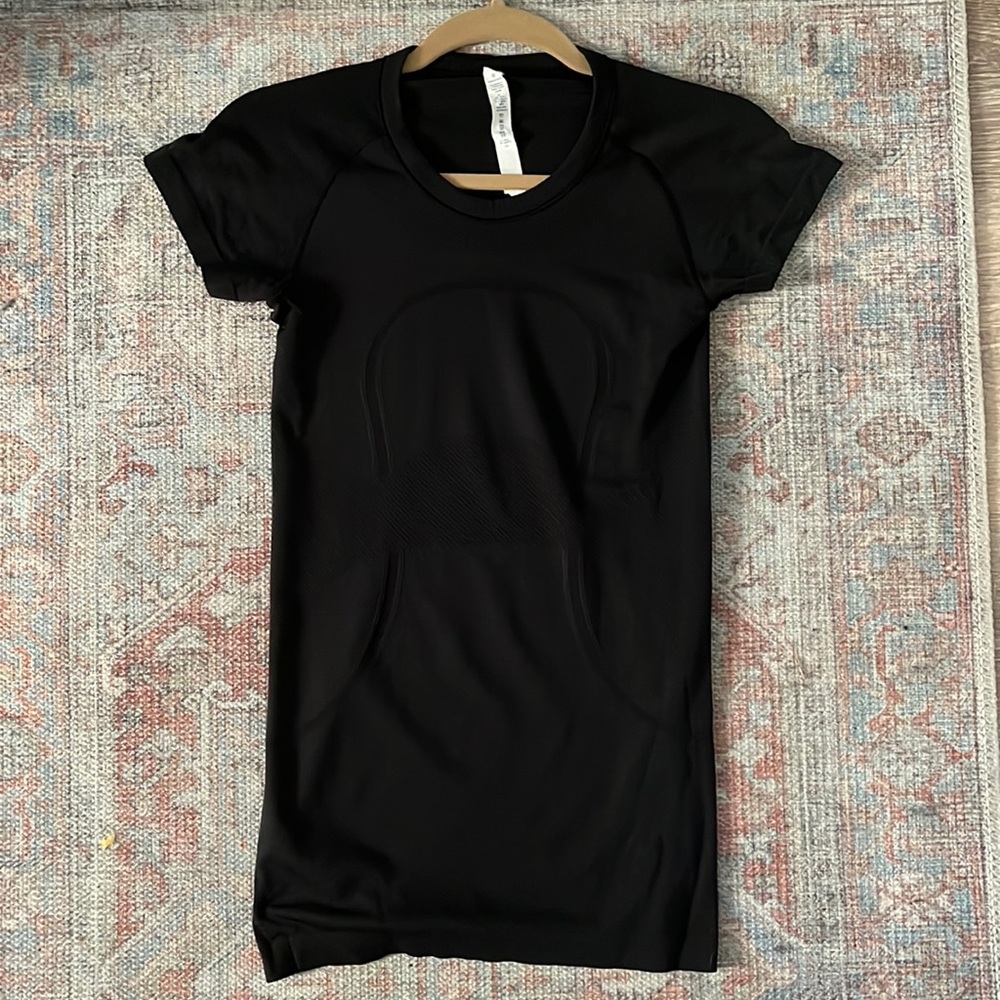 Lululemon short sleeve top 4